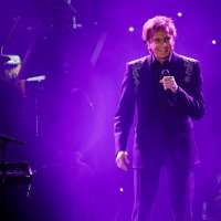Barry Manilow reveals he has lung cancer