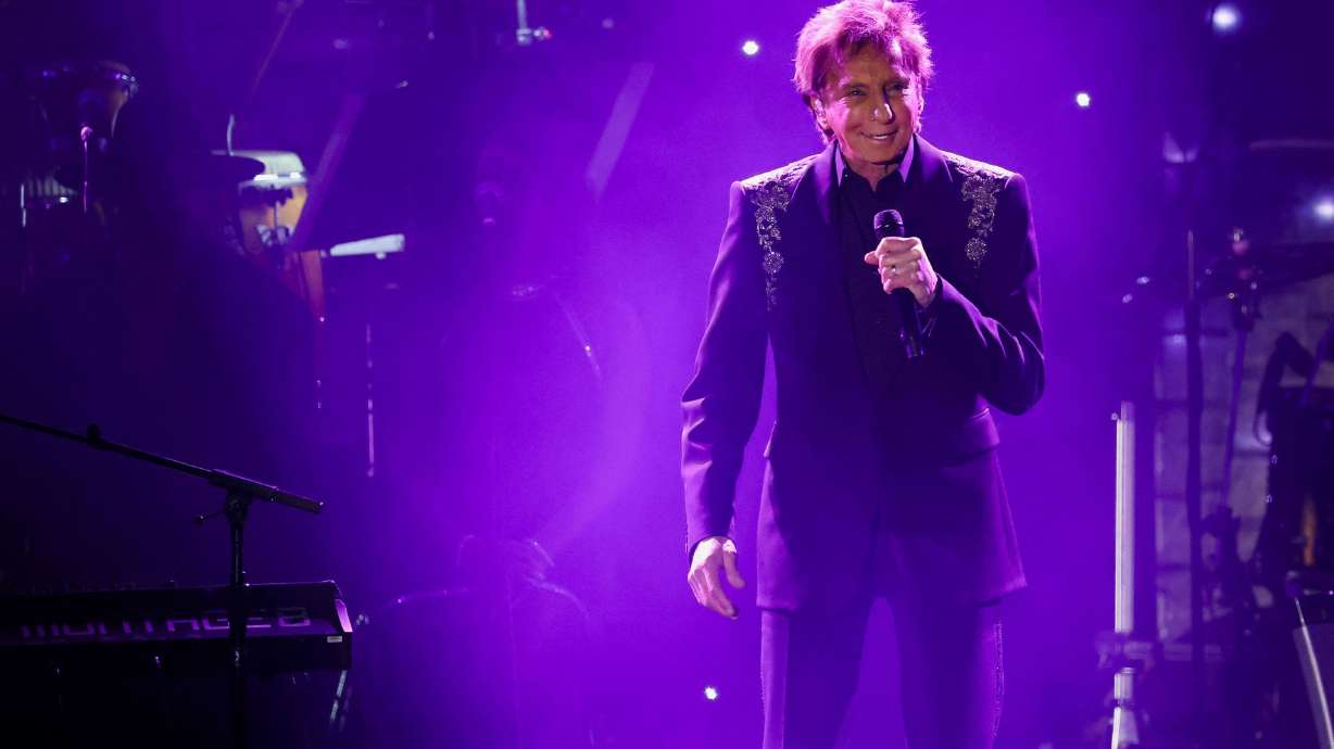 Barry Manilow reveals he has lung cancer - KSL.com