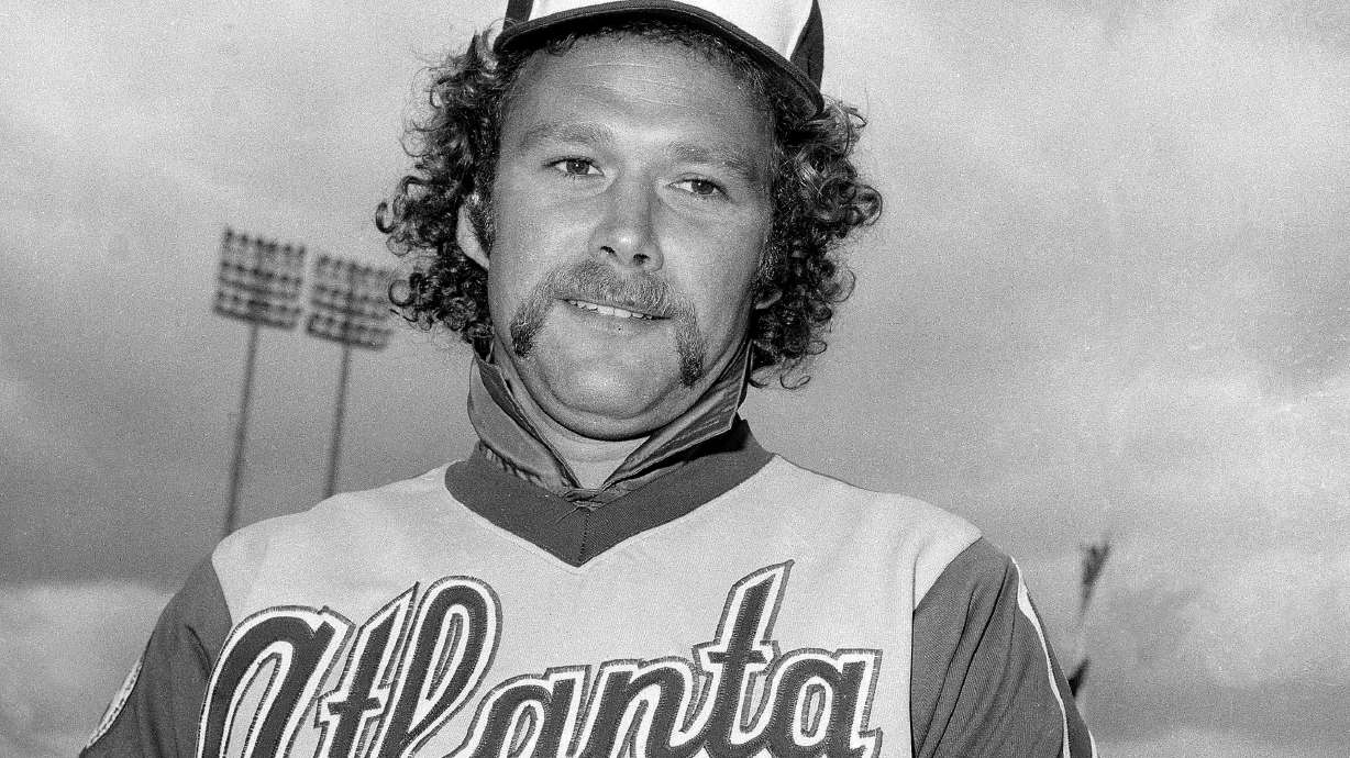 FILE - Atlanta Braves pitcher Andy Messersmith poses, April 1976.