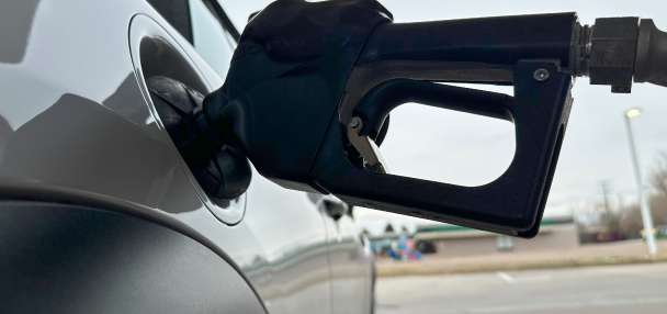 US drivers are seeing lower gas prices this holiday season