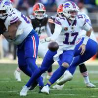Pro Picks: Bills will edge Eagles and 49ers will beat the Bears