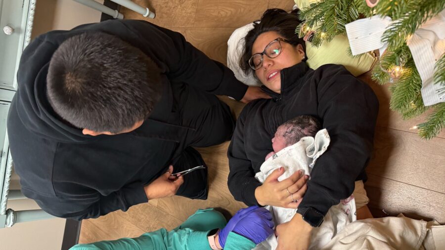 Utah woman gives birth under Orem hospital's Christmas tree in the lobby