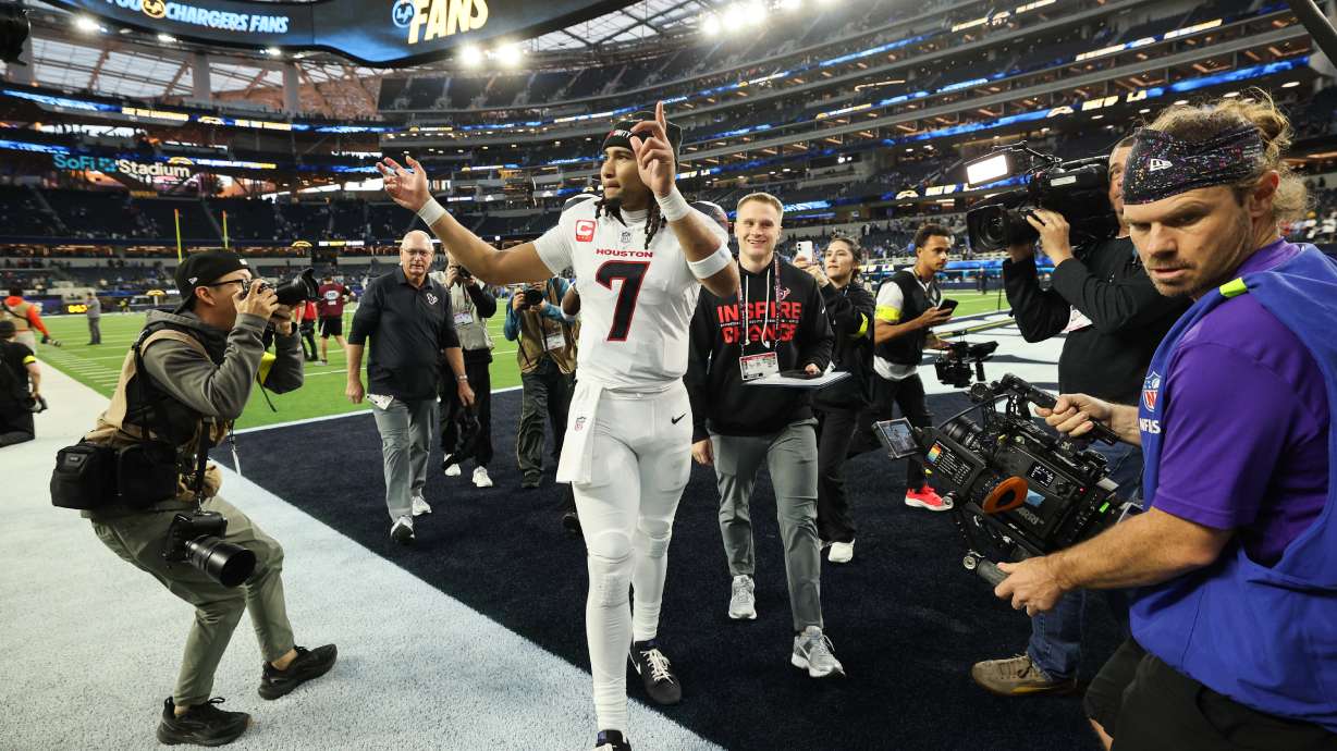 Houston Texans quarterback C.J. Stroud (7) acknowledges the fans as he leaves the field after an NFL football game against the Los Angeles Chargers Saturday, Dec. 27, 2025, in Inglewood, Calif.