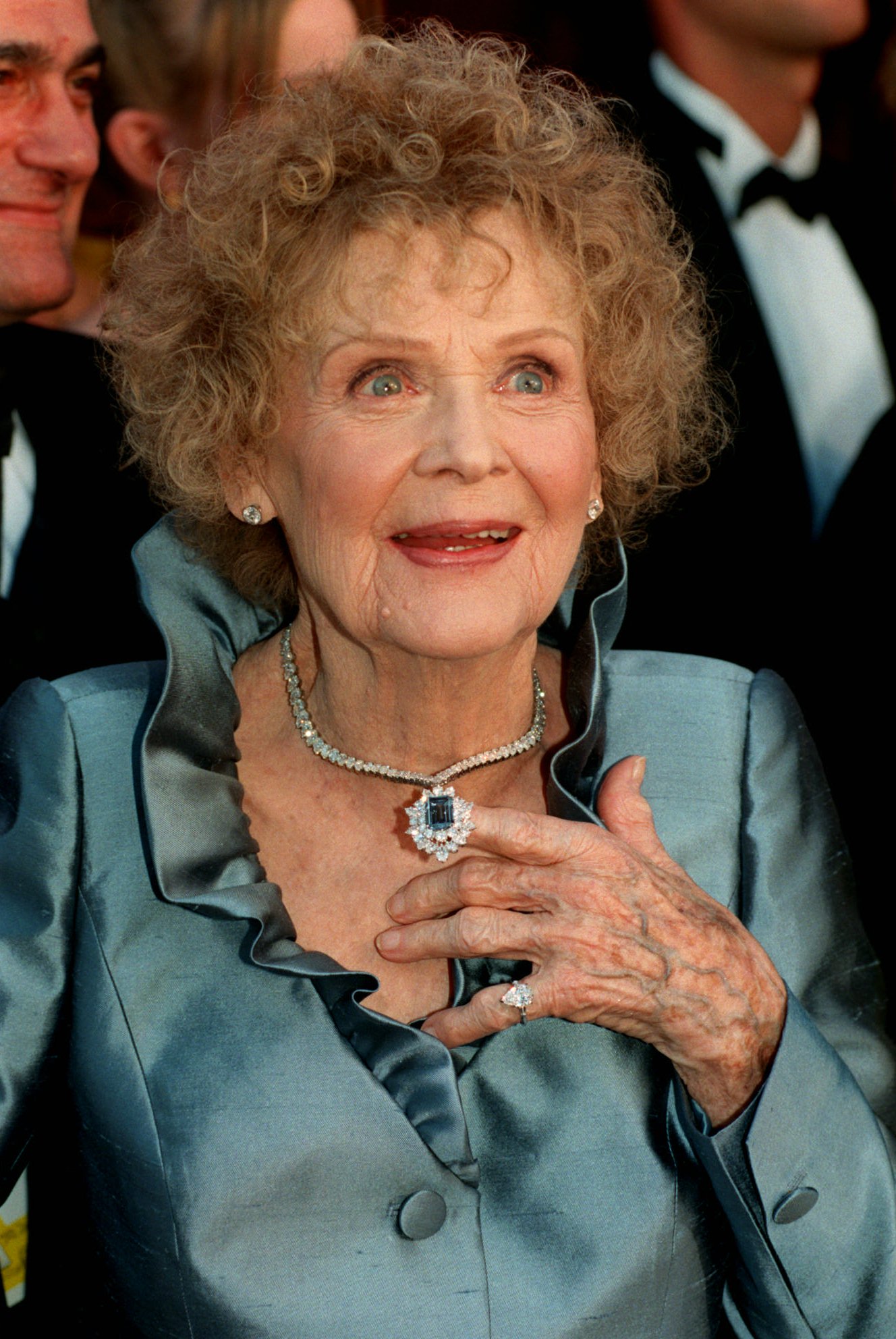Actress Gloria Stuart arrives at the 70th Annual Academy Awards in Los Angeles March 23, 1998. Stuart was nominated for best performance by an actress in a supporting role in the film "Titanic."