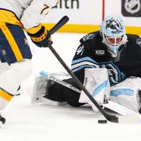 Utah's Vanecek records 100th win in shutout performance against Flyers