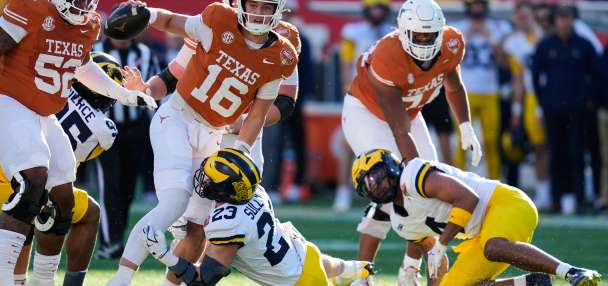 Manning uses arm and legs to lead No. 14 Texas to a 41-27 Citrus Bowl win over No. 18 Michigan