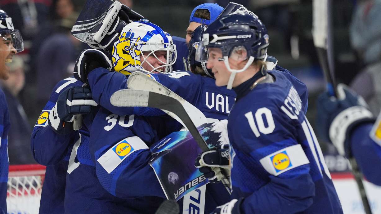 Finland goalie Petteri Rimpinen (30), left, celebrates with teammates after an overtime win against the United States of an IIHF World Junior Hockey Championship quarterfinals game, Friday, Jan. 2, 2026, in St. Paul, Minn.