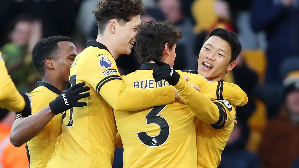 Wolverhampton Wanderers' Hwang Hee-Chan, right, celebrates after scoring his side's second goal during the English Premier League soccer match between Wolverhampton Wanderers and West Ham United in Wolverhampton, England, Saturday, Jan. 3, 2026.