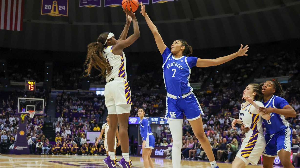 LSU guard Flau'Jae Johnson, left, shoots a jumper over Kentucky forward Teonni Key (7) in the second half of an NCAA college basketball game in Baton Rouge, La., Thursday, Jan. 1, 2026.