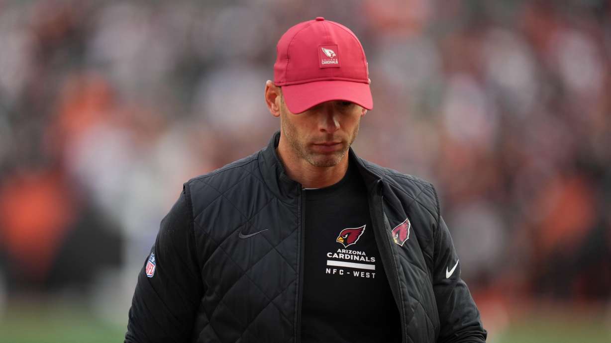 Arizona Cardinals head coach Jonathan Gannon leaves the field after an NFL football game against the Cincinnati Bengals, Sunday, Dec. 28, 2025, in Cincinnati.