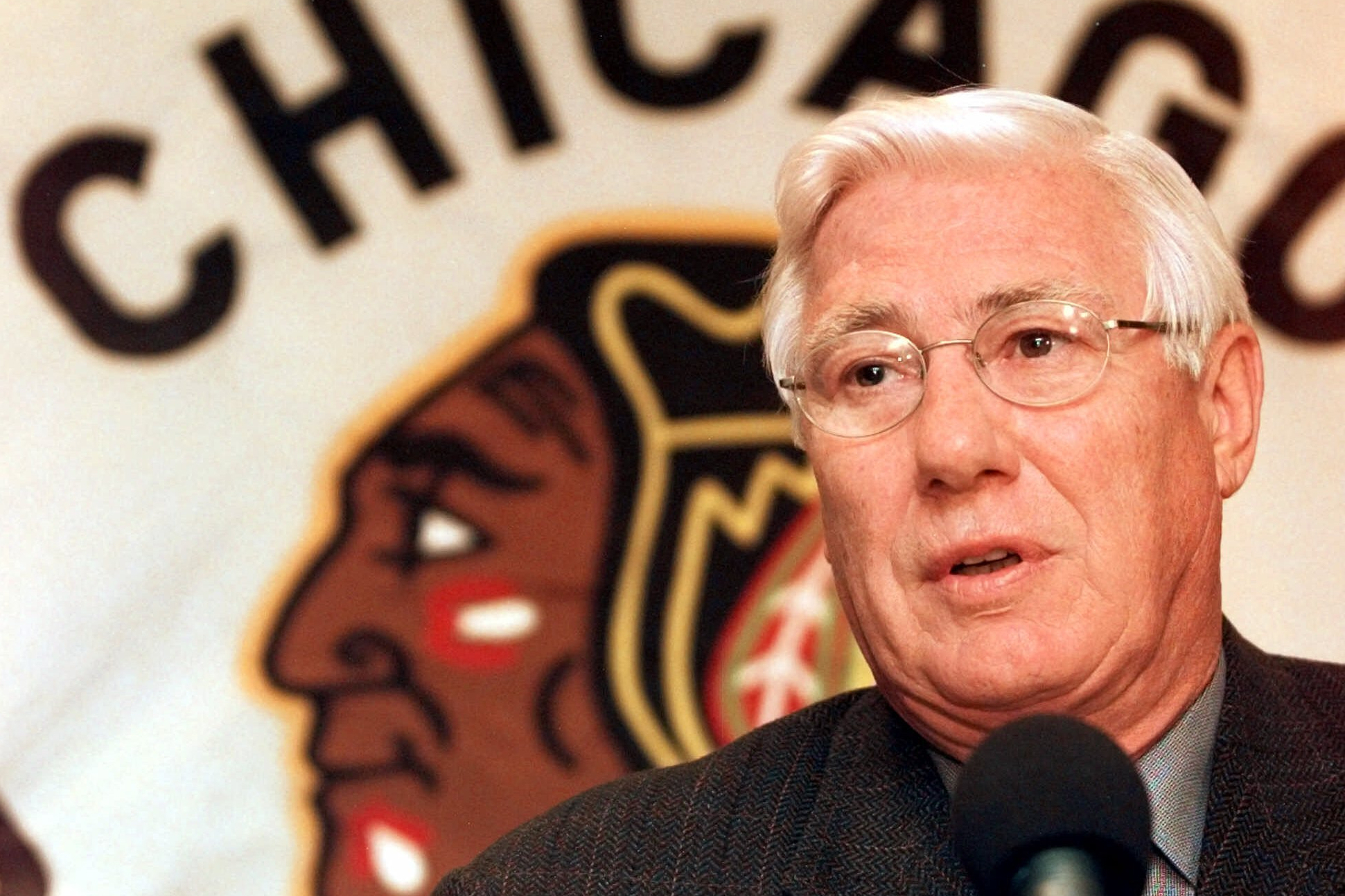 Hockey Hall of Fame player and longtime Blackhawks executive Bob Pulford dies at 89