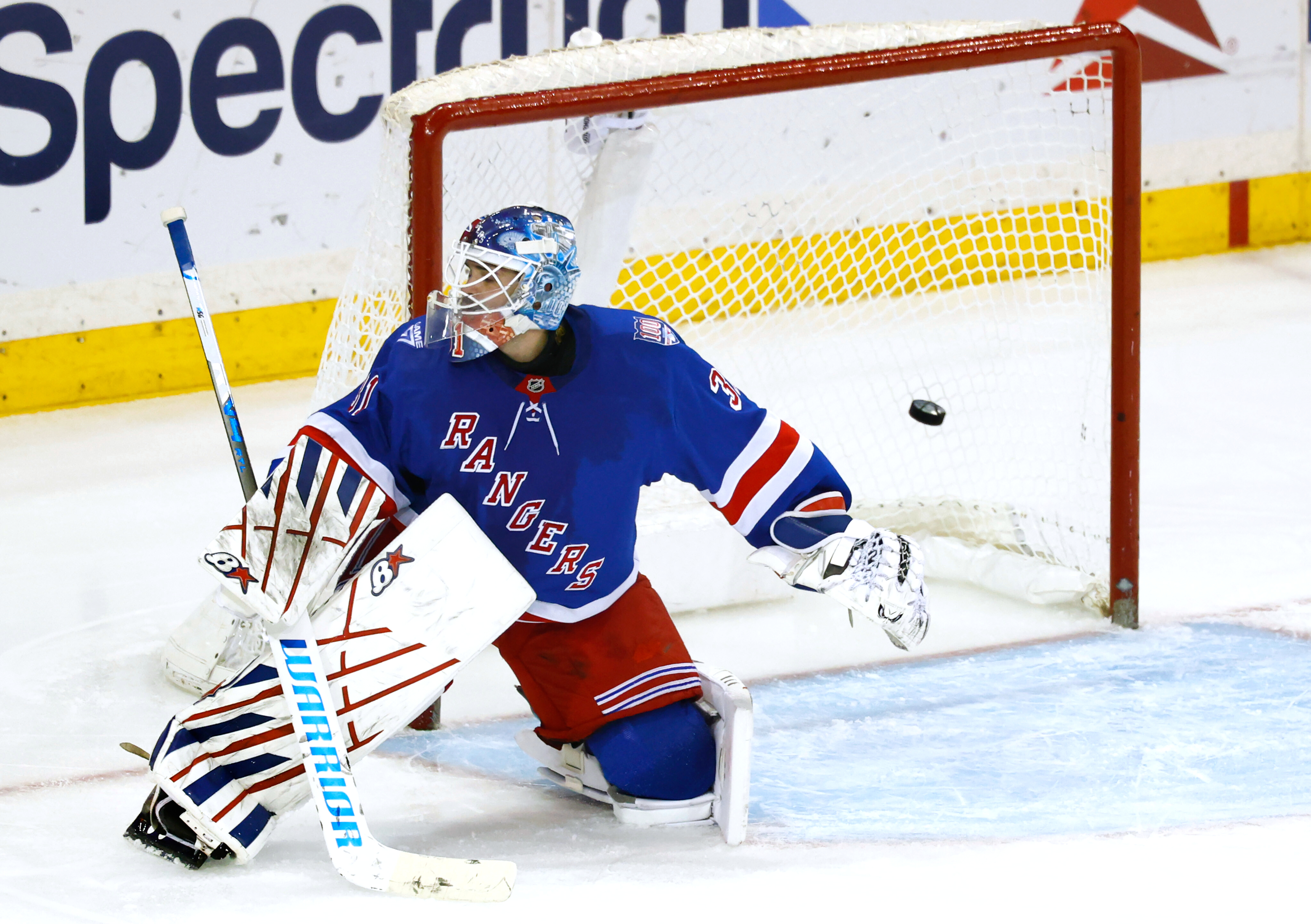 Rangers goaltender Igor Shesterkin leaves game against the Mammoth because of injury