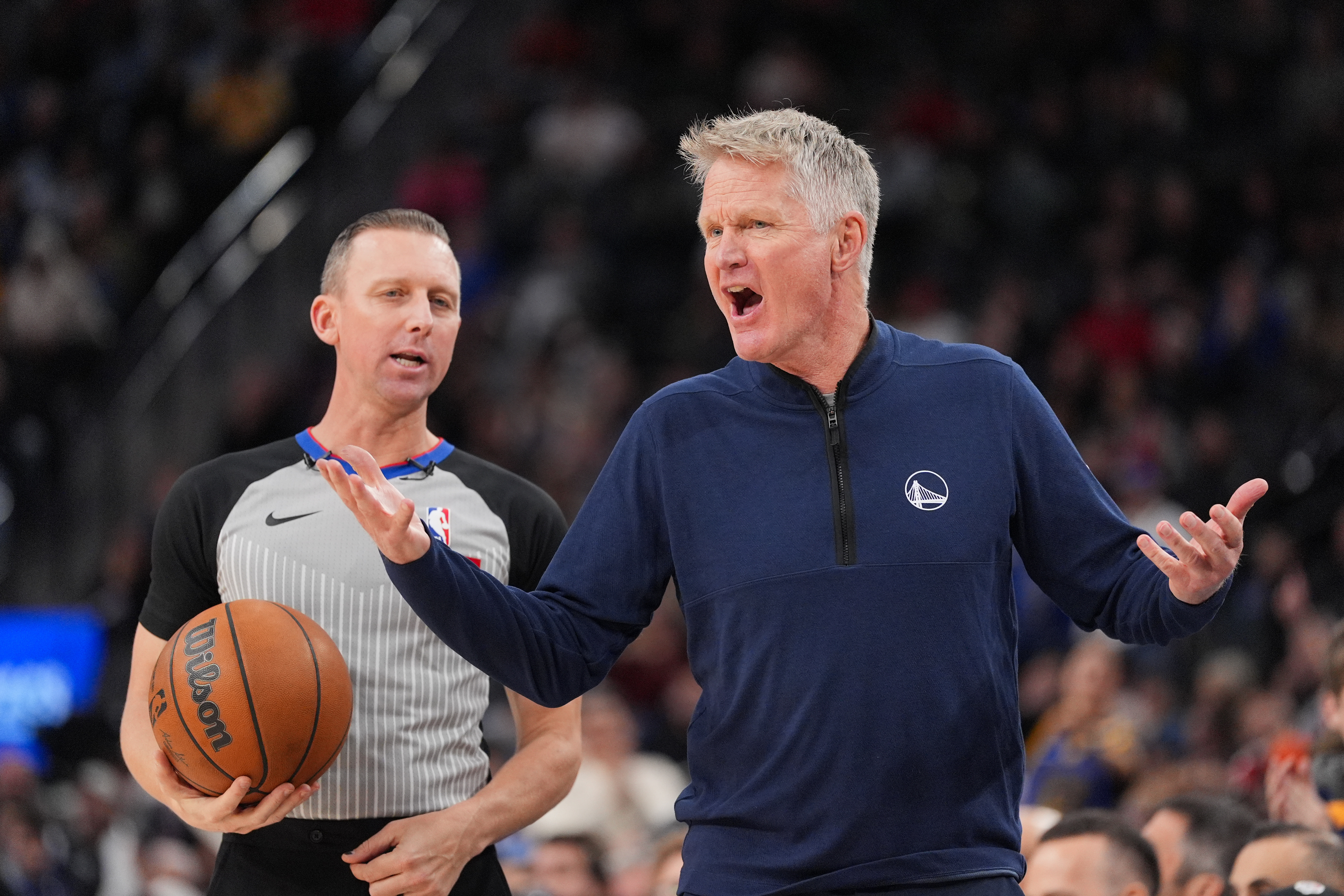 Warriors coach Steve Kerr ejected after heated exchange over no-call in 4th quarter vs Clippers