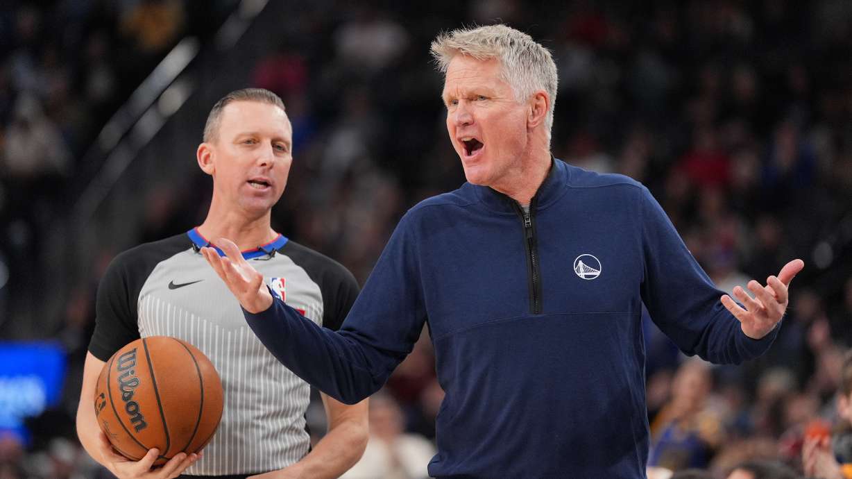 Golden State Warriors Head Coach Steve Kerr reacts to a play during the second half of an NBA basketball game against the Los Angeles Clippers Monday, Jan. 5, 2026, in Inglewood, Calif.