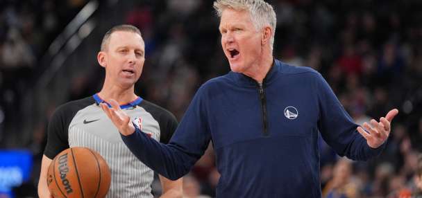 Warriors coach Steve Kerr ejected after heated exchange over no-call in 4th quarter vs Clippers