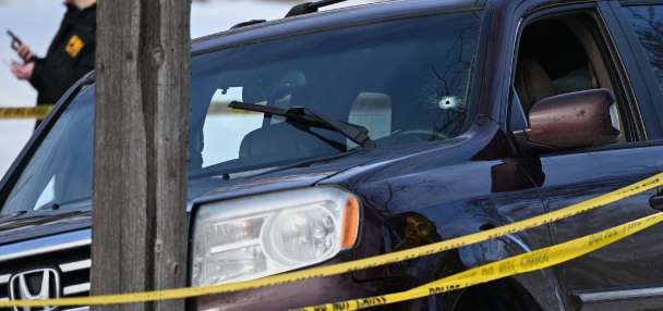 ICE officer kills a Minneapolis driver in a deadly start to Trump's latest immigration operation