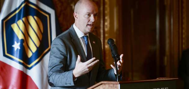 Utah leaders aim to limit phone use during entire school day