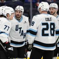 Mammoth extend win streak to 5 with 5-2 victory over Predators