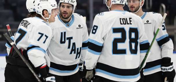 Mammoth extend win streak to 5 with 5-2 victory over Predators