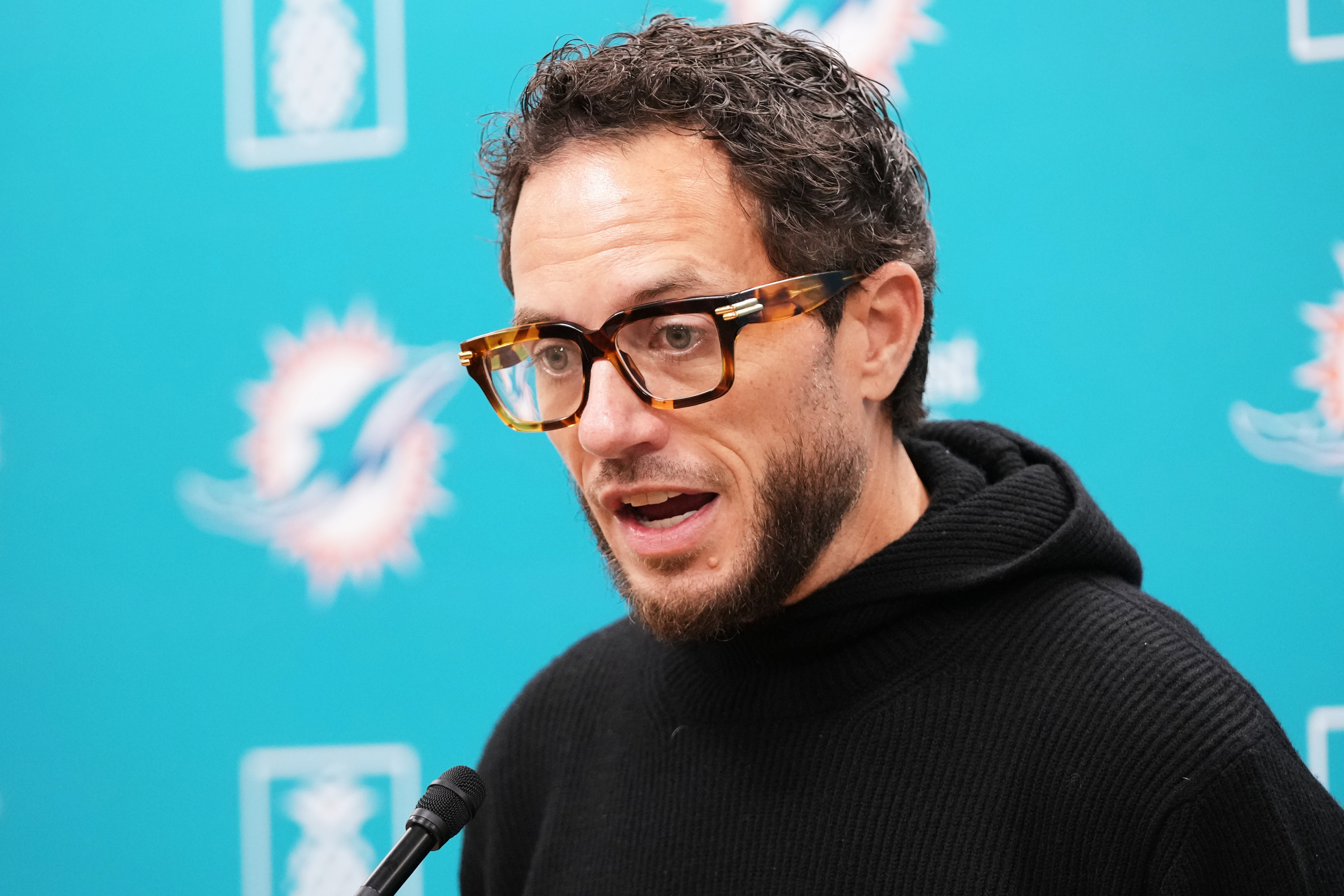 Dolphins fire Mike McDaniel, increasing the total number of NFL coaching openings to 8
