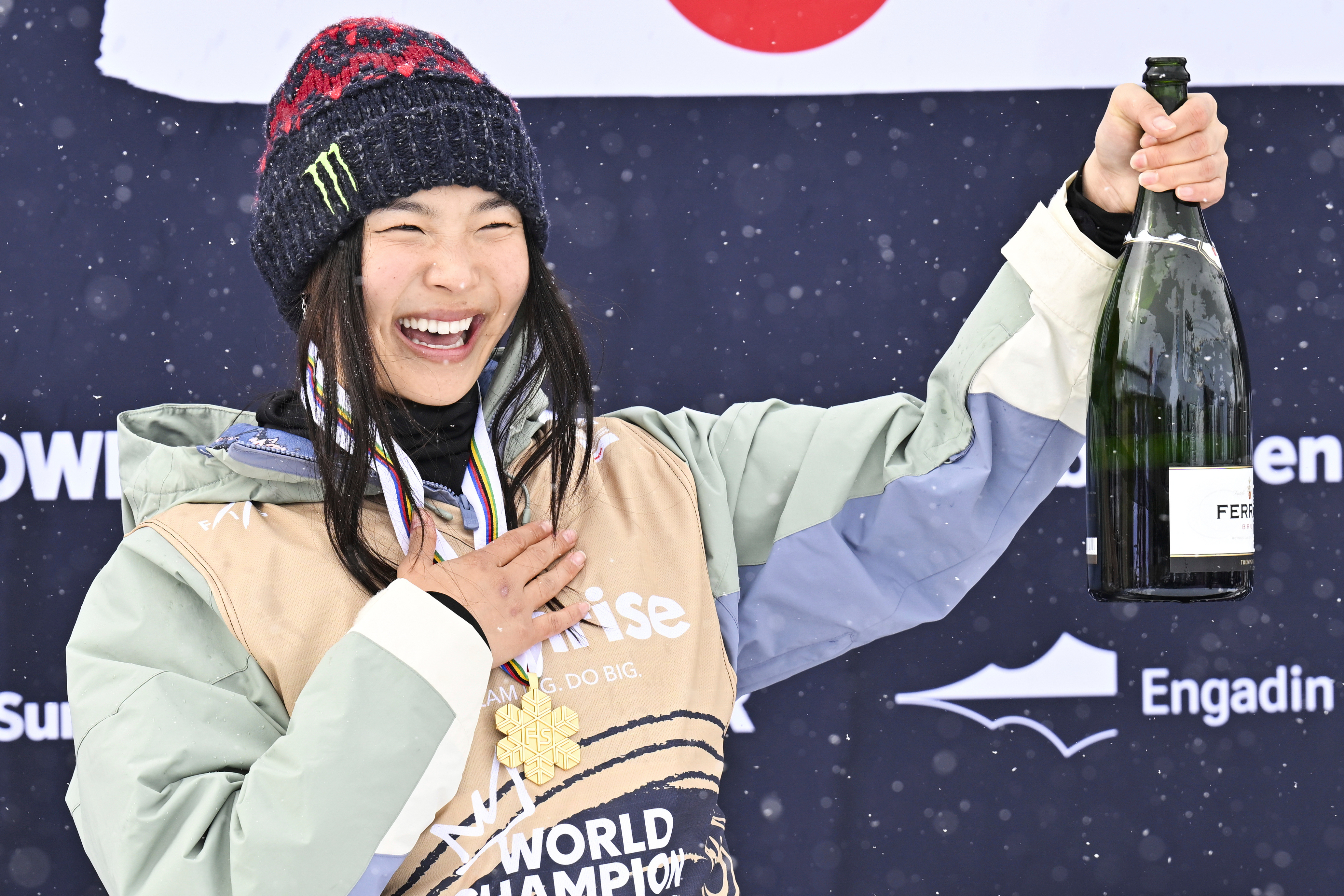 2-time Olympic champion Chloe Kim injures shoulder, 'trying to stay optimistic' for Italy