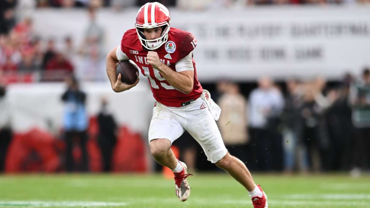 Indiana quarterback Fernando Mendoza (15) rolls out during the second half of the Rose Bowl College Football Playoff quarterfinal game against Alabama Thursday, Jan. 1, 2026, in Pasadena, Calif.