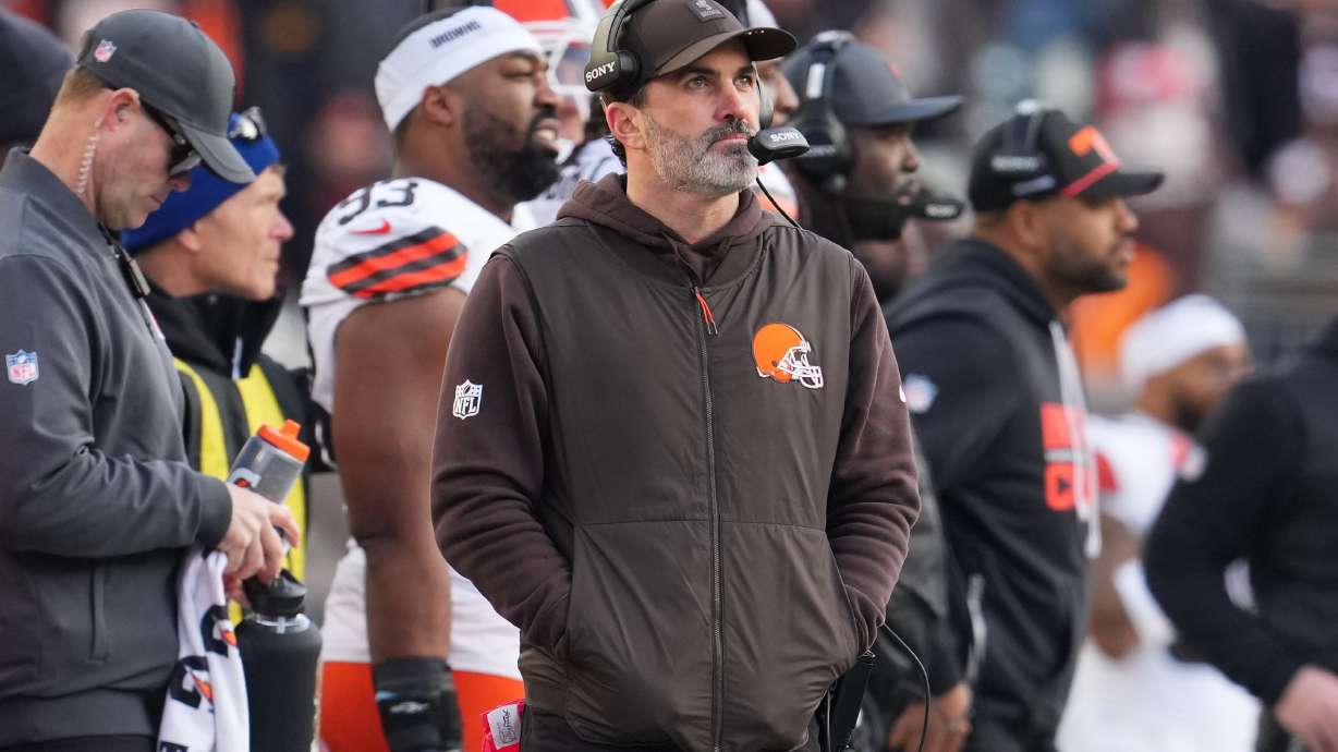 Cleveland Browns head coach Kevin Stefanski walks on the sideline during the second half of an NFL football game against the Cincinnati Bengals, Sunday, Jan. 4, 2026, in Cincinnati.
