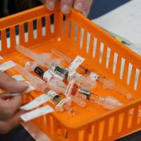 Doctors say changes to US vaccine recommendations are confusing parents, could harm kids