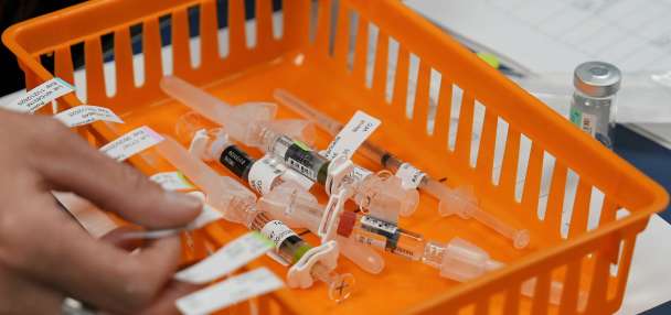 Doctors say changes to US vaccine recommendations are confusing parents, could harm kids