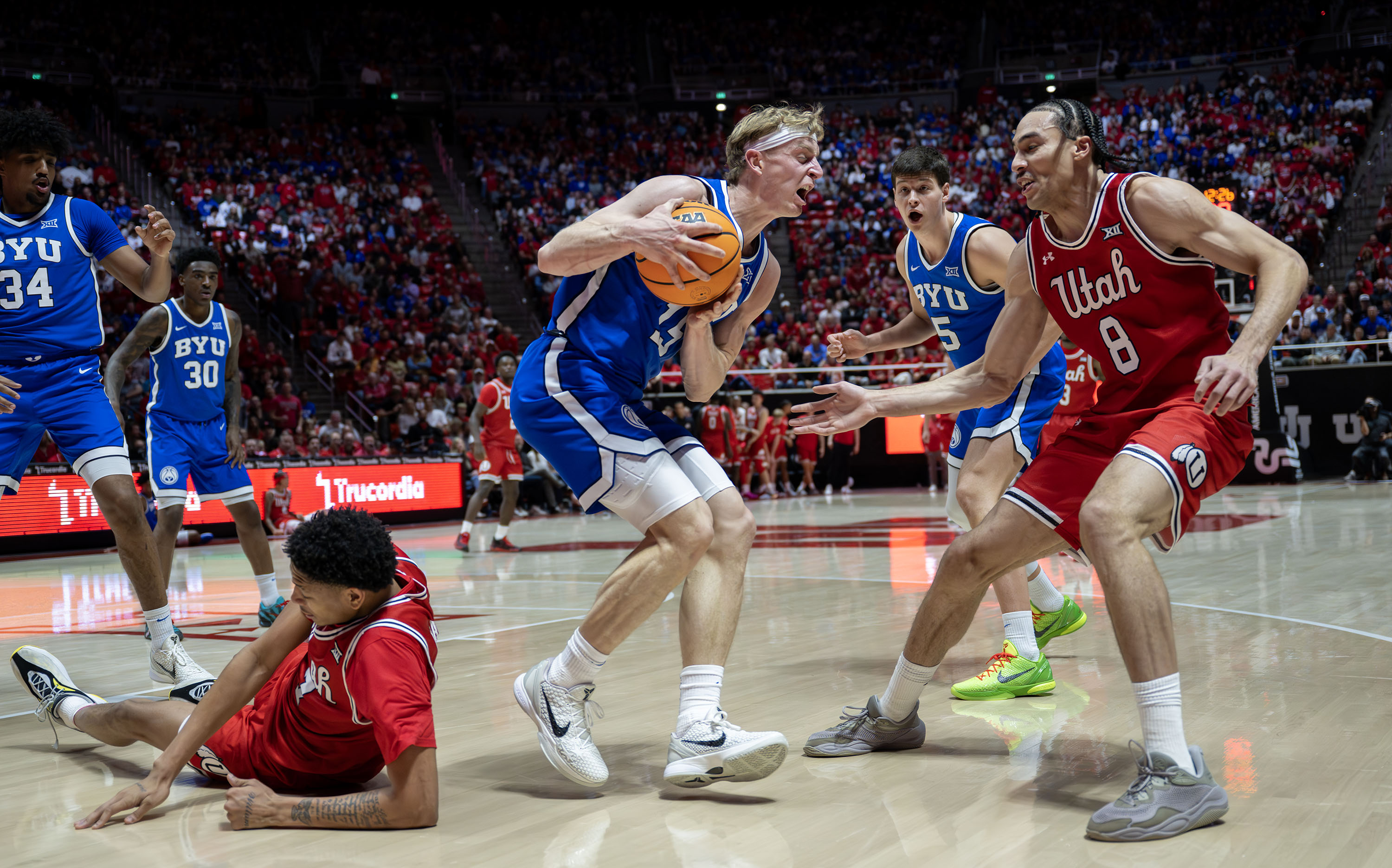 Saunders goes for 24 as No. 9 BYU holds off rival Utah for first road rivalry win since 2021