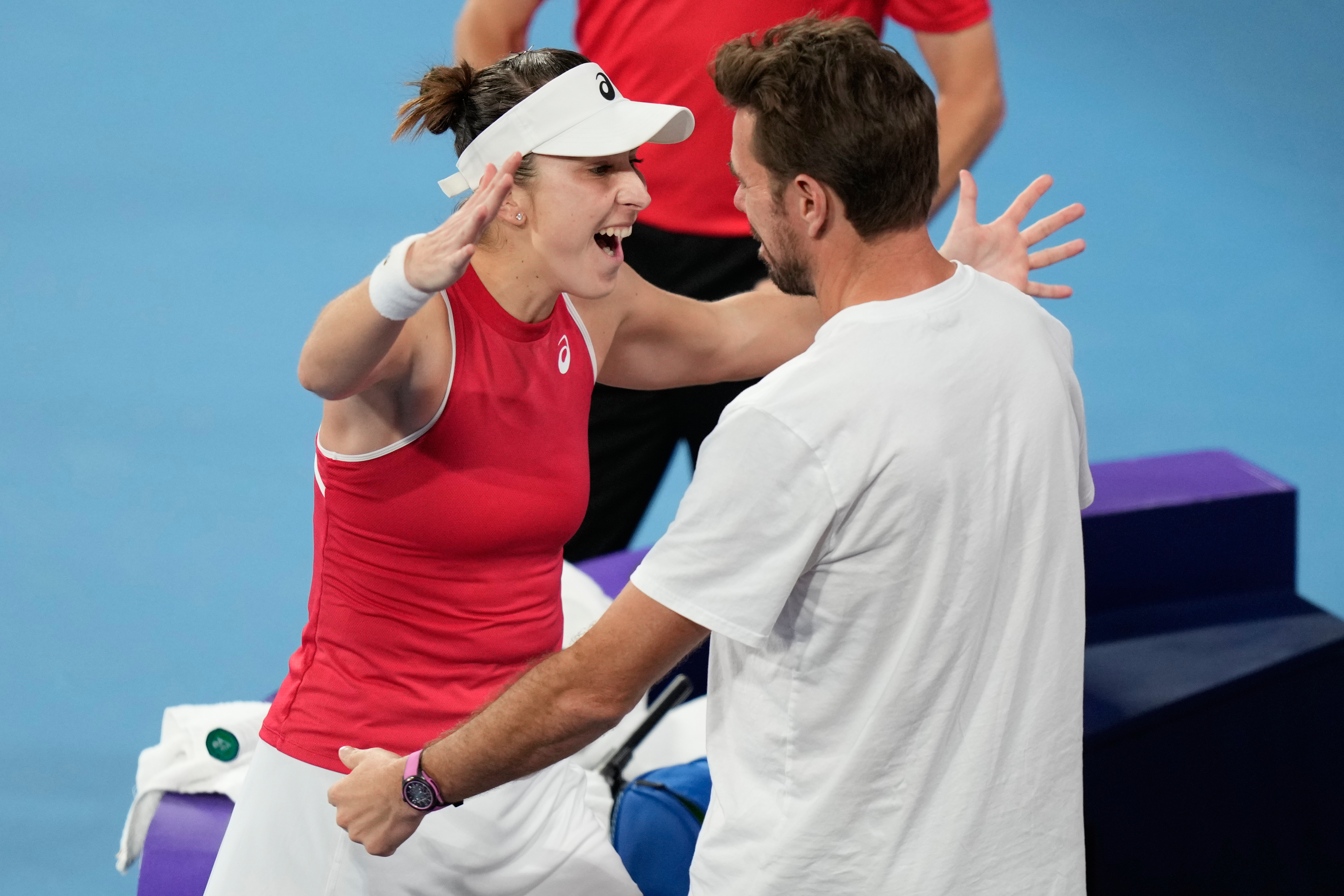 Bencic rallies past Swiatek to give Switzerland lead in United Cup final
