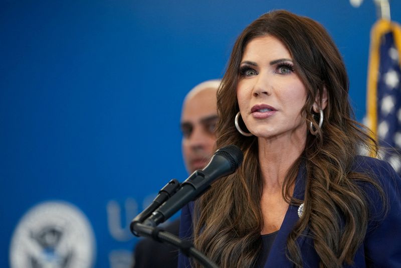 Homeland Security to send hundreds more officers to Minnesota, Noem says