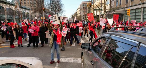 Thousands of nurses go on strike at several major New York City hospitals