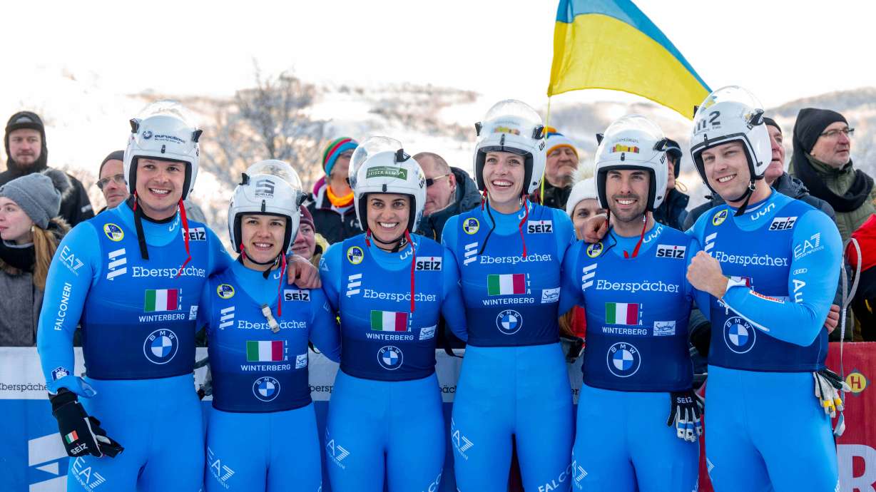The Italian relay team with Verena Hofer, Ivan Nagler, Fabian Malleier, Dominik Fischnaller, Andrea Voetter and Marion Oberhofer celebrate their third place at the mixed relay competition of the Luge World Cup in Winterberg, Germany, Sunday Jan. 11, 2026.