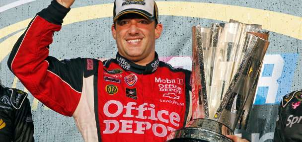 Tony Stewart returns to NASCAR in Ram Truck debut at Daytona International Raceway