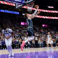 Anthony Davis expected to miss 6 weeks in latest absence for Mavs but won't need hand surgery