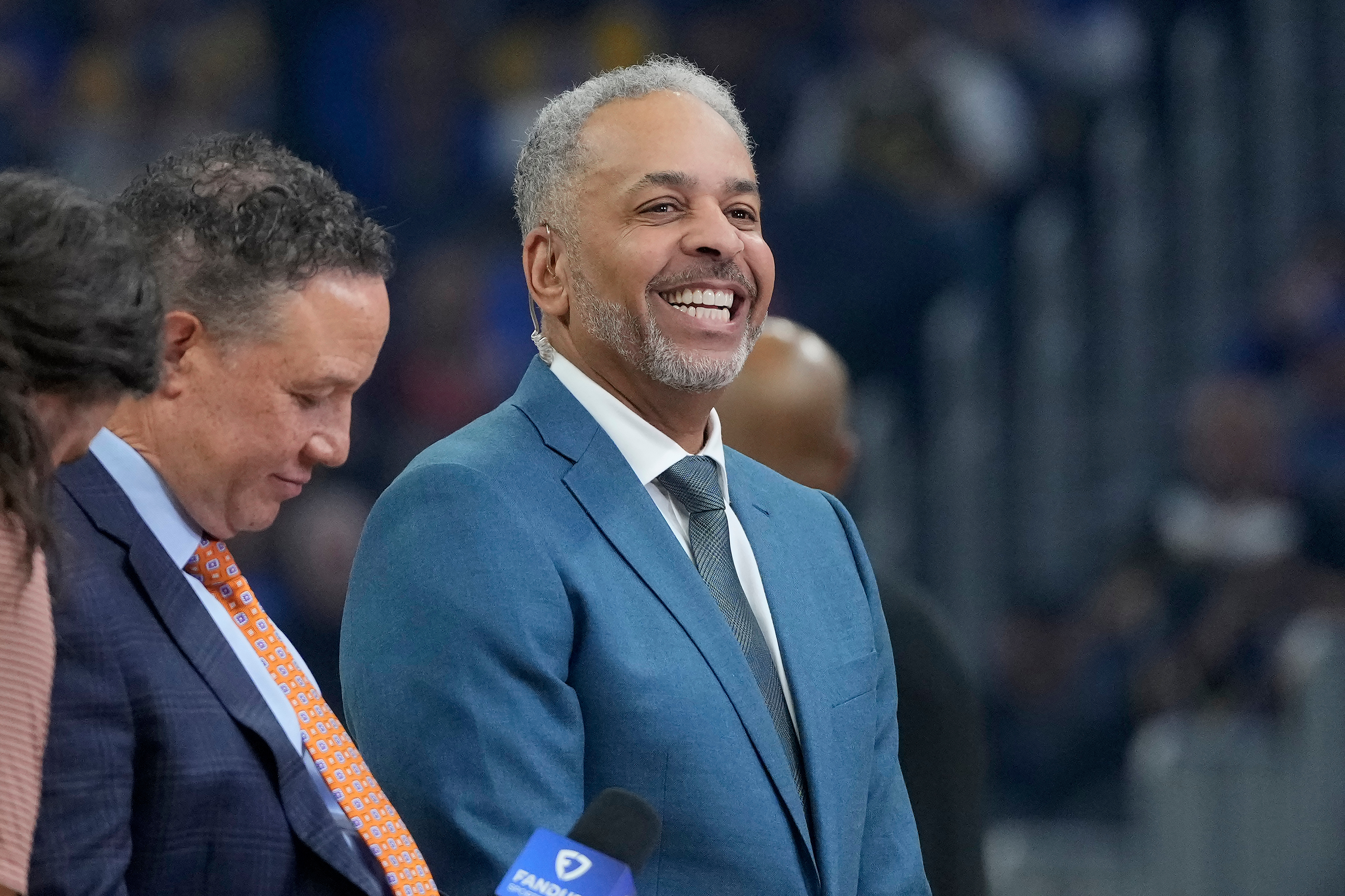 Dell Curry finally getting his No. 30 jersey retired by Charlotte