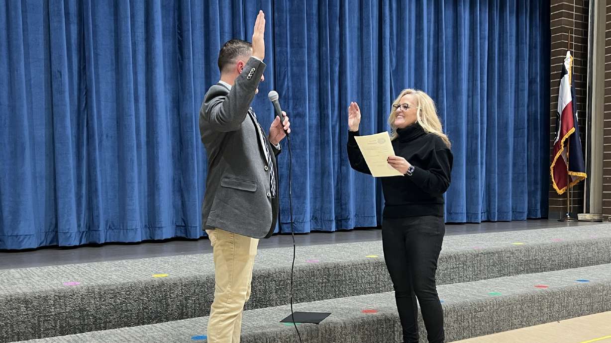 White City Mayor Allan Perry is sworn into office at Alta View Elementary School on Jan. 8.