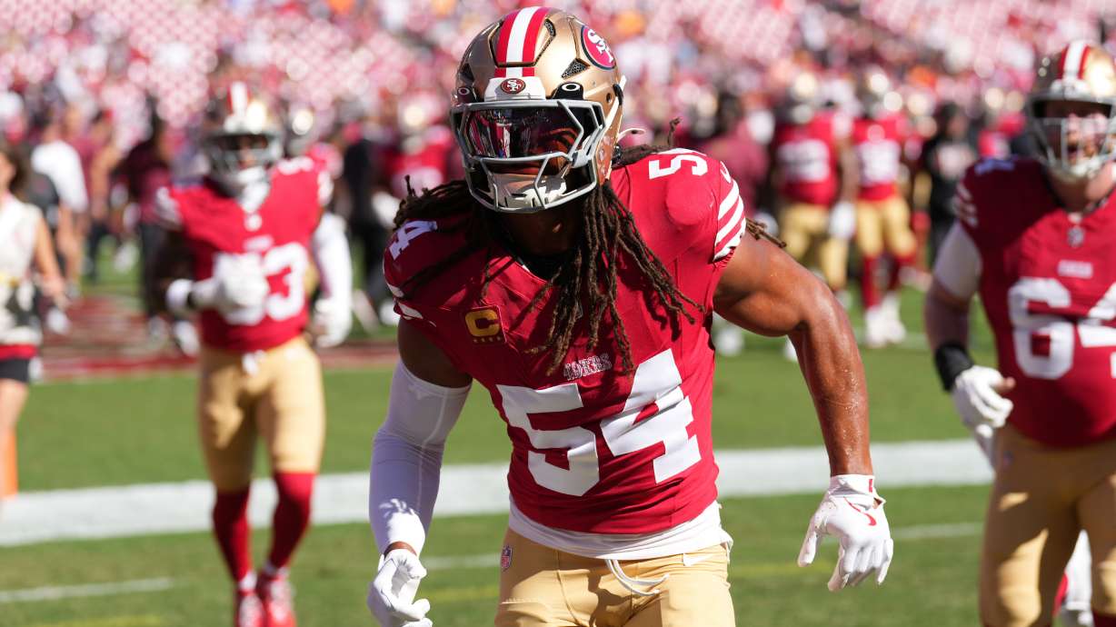 San Francisco 49ers middle linebacker Fred Warner (54) runs to the locker room after pregame warm-ups before an NFL football game against the Tampa Bay Buccaneers on Oct 12, 2025, in Tampa, Fla.