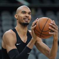 Wembanyama shaves head, shines brightly in leading Spurs past Antetokounmpo, Bucks