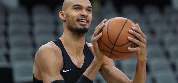 Wembanyama shaves head, shines brightly in leading Spurs past Antetokounmpo, Bucks