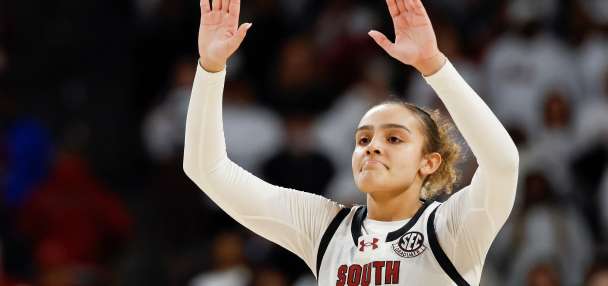 No. 2 South Carolina women beat No. 4 Texas 68-65 to avenge only loss