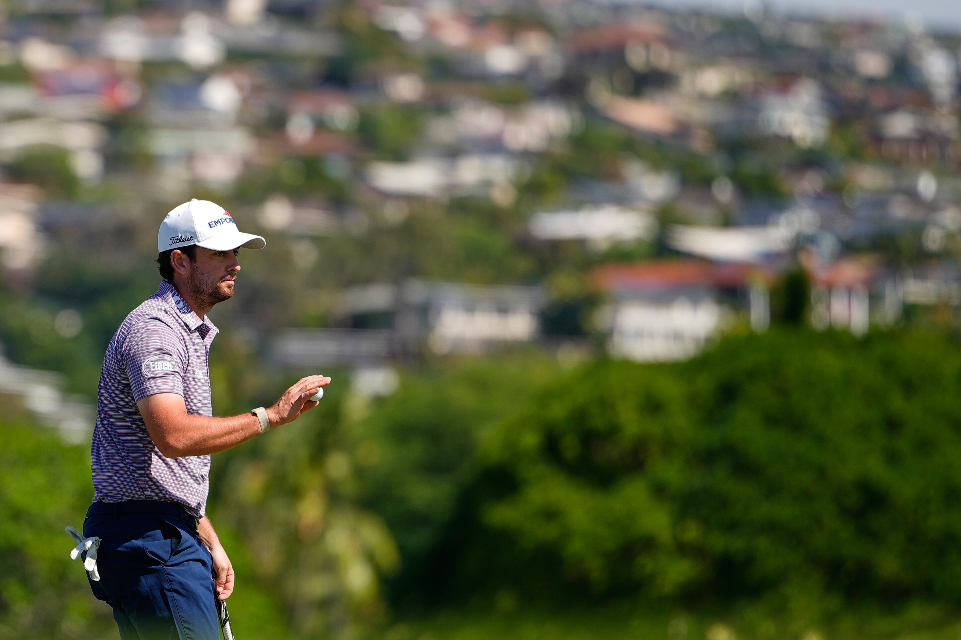Riley, defending champ Taylor part of 5-way tie for lead at windy Sony Open