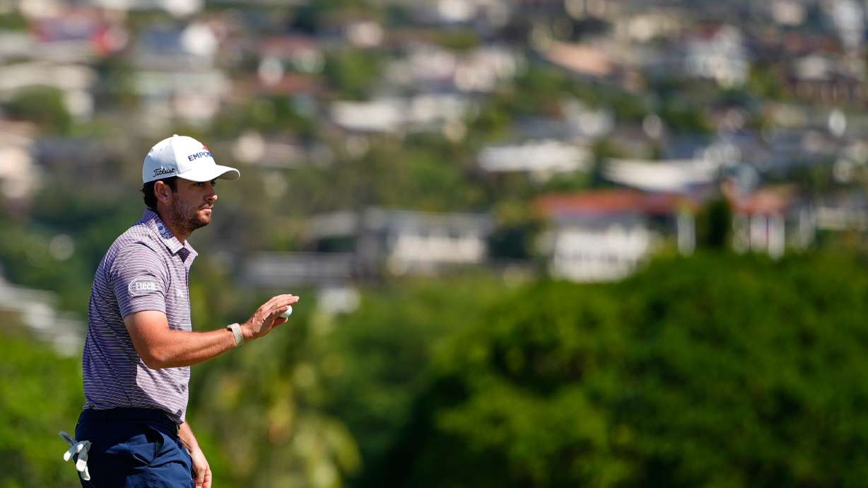 Davis Riley acknowledges the crowd on the 18th hole during the second round of the Sony Open golf event at the Waialae Country Club in Honolulu, Friday, Jan. 16, 2026.