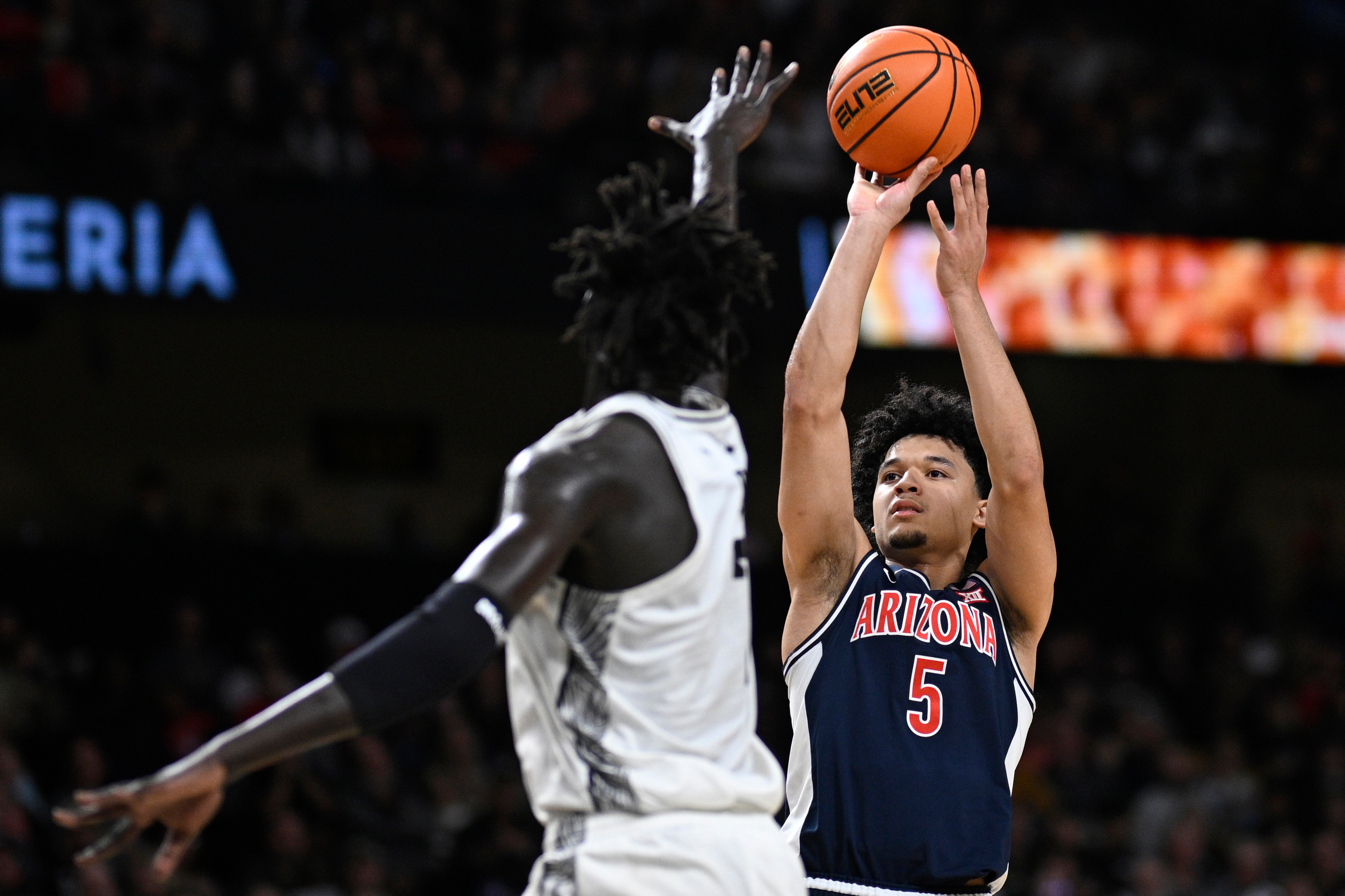 No. 1 Arizona's defense and 23 points from Jaden Bradley help beat UCF 84-77