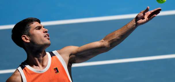 Top-ranked Sabalenka and Alcaraz advance on an opening day of records at the Australian Open