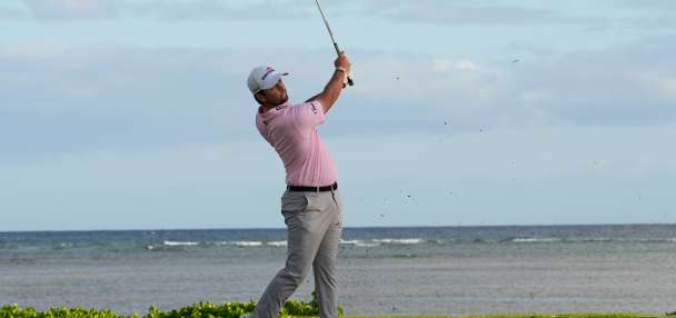 Davis Riley takes 2-shot lead in PGA Tour opener at wind-swept Waialae