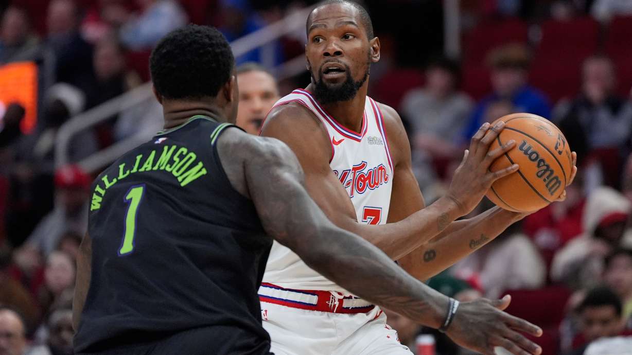 Houston Rockets forward Kevin Durant (7) controls the ball against New Orleans Pelicans forward Zion Williamson (1) during the second half of an NBA basketball game in Houston, Sunday, Jan. 18, 2026.