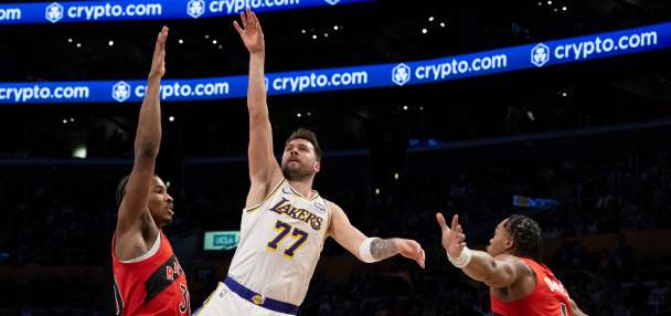 Luka, LeBron get the Lakers back into form in a 110-93 victory over the Raptors