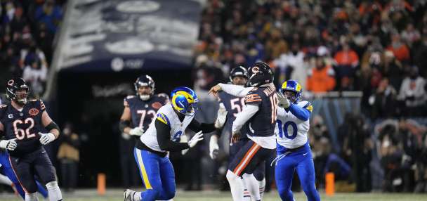 Caleb Williams' 'ridiculous' TD pass draws raves from his coach and teammates after Bears' loss